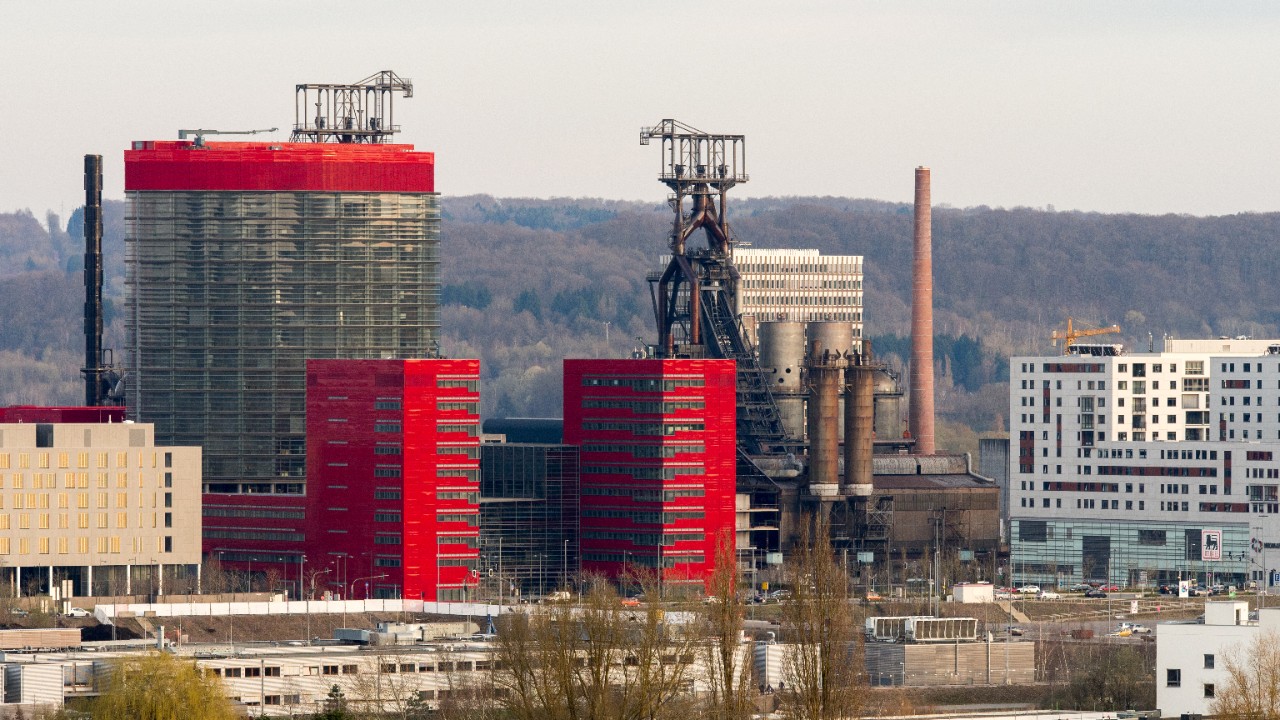  Esch-Belval, sur un ancien site sidérurgique, s'installe la Cité des Sciences avec l'Université du Luxembourg.