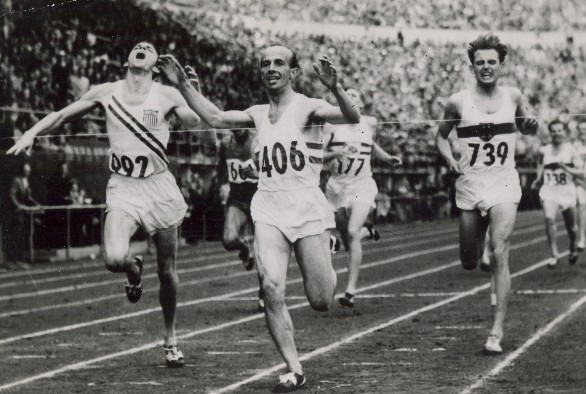 (v.l.n.r.) Bob McMillen (USA, Silbermedaille); Josy Barthel (Luxemburg, Goldmedaille); Werner Lueg (Deutschland, Bronzemedaille)
