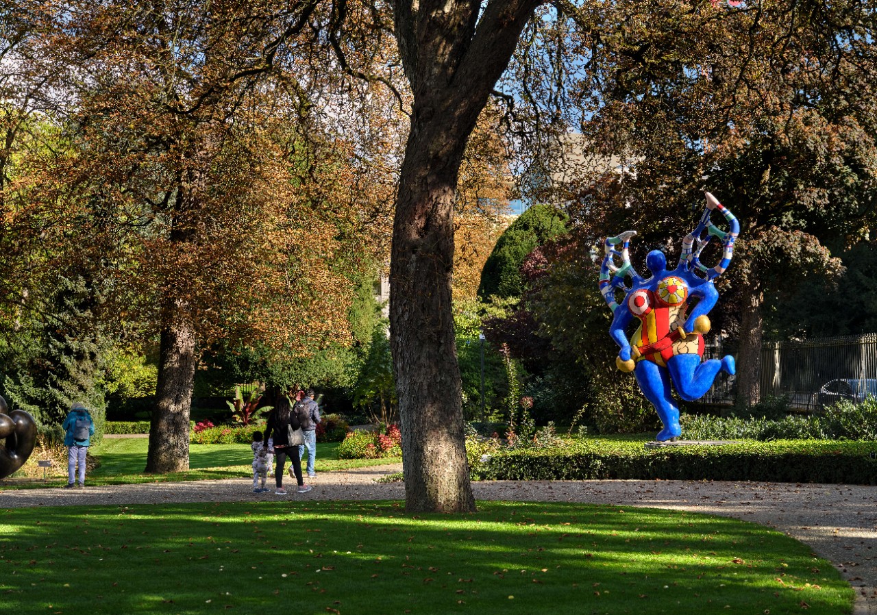 Die Skulptur im Park der Villa Vauban