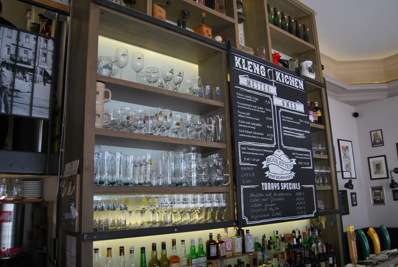 Die Luxemburger haben rezent ihre Liebe zu kleinen Cafés mit Charakter wieder entdeckt, wie hier das "Renert" in Luxemburg-Stadt.