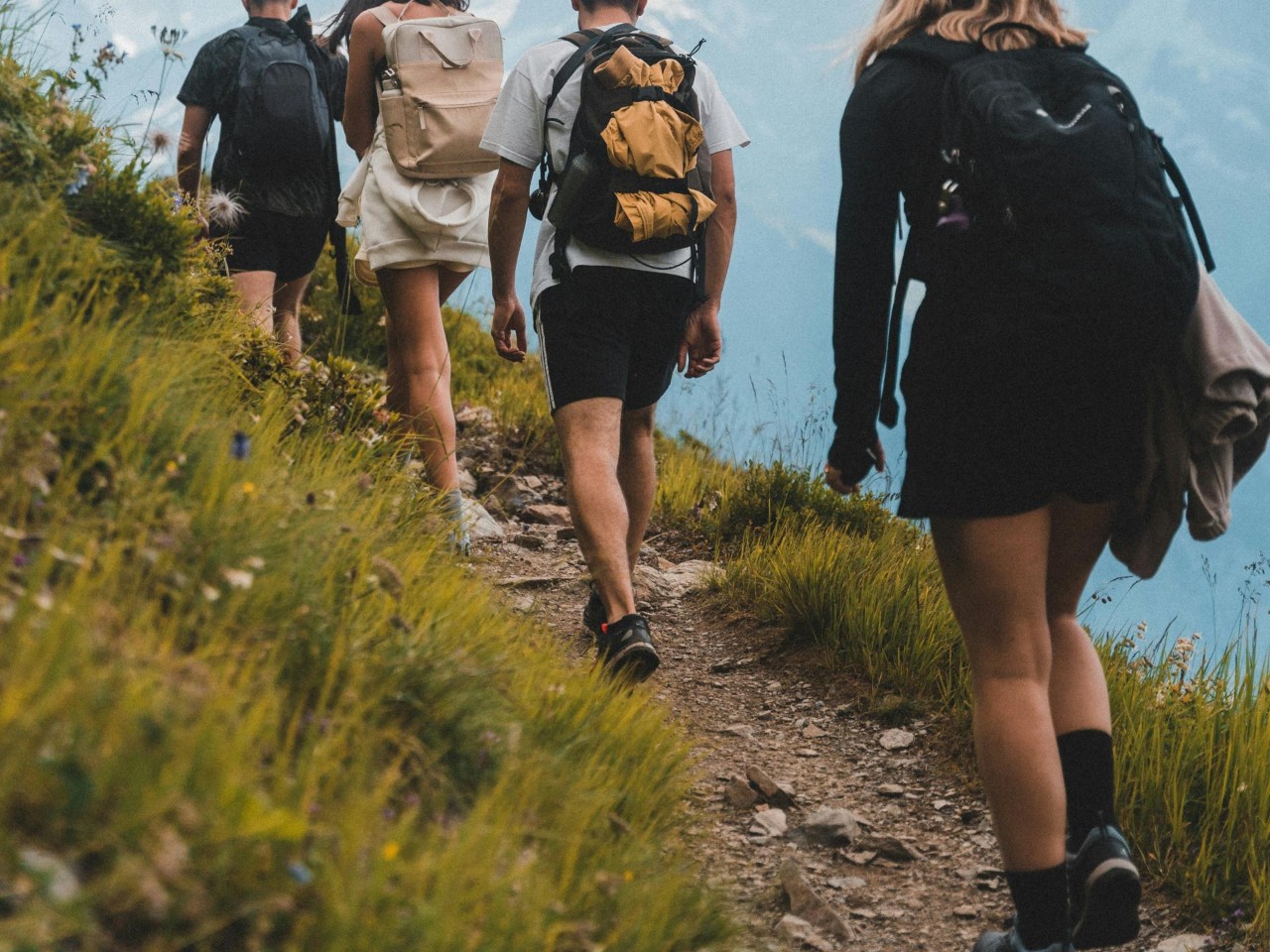 Bild - Gruppe, die einen Trail macht 