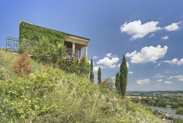 This ancient burial monument overlooks the Moselle valley and offers a majestic view of the river, the vineyards and picturesque villages.