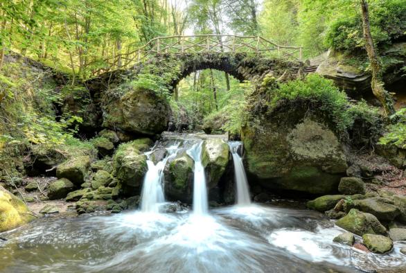 Die alte Brücke ist eines der bekanntesten Motive Luxemburgs.