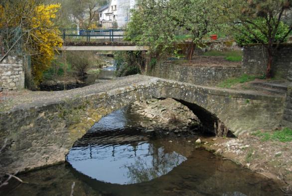 Eine Brücke mit ungewissen Ursprüngen.