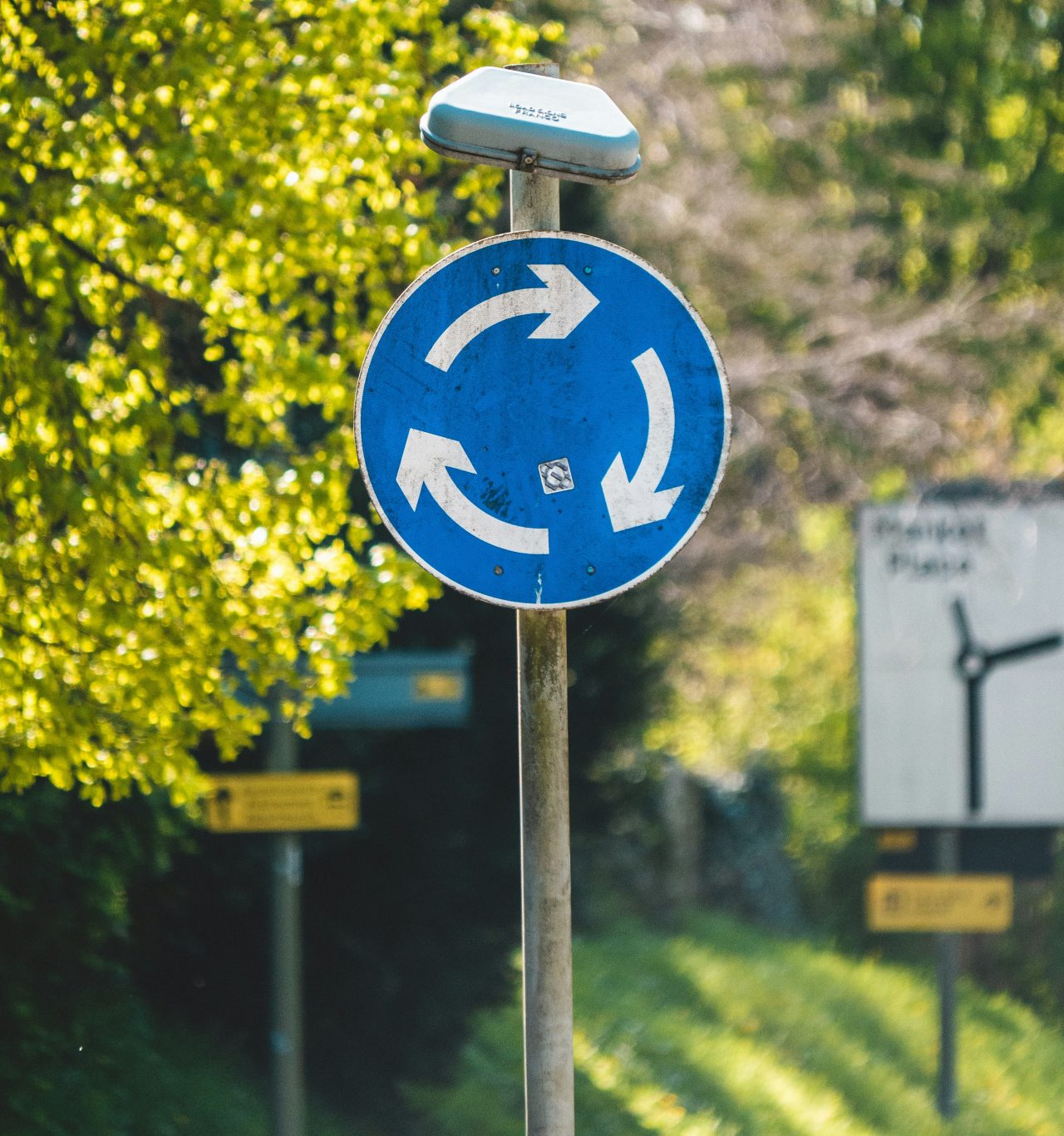 Roundabout road sign