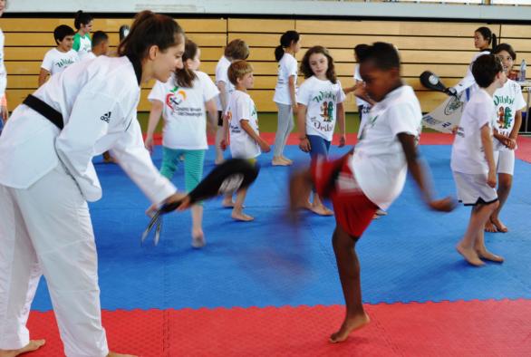 La Coque regularly welcomes classes and groups of young people to participate in sports and leisure activities.  
