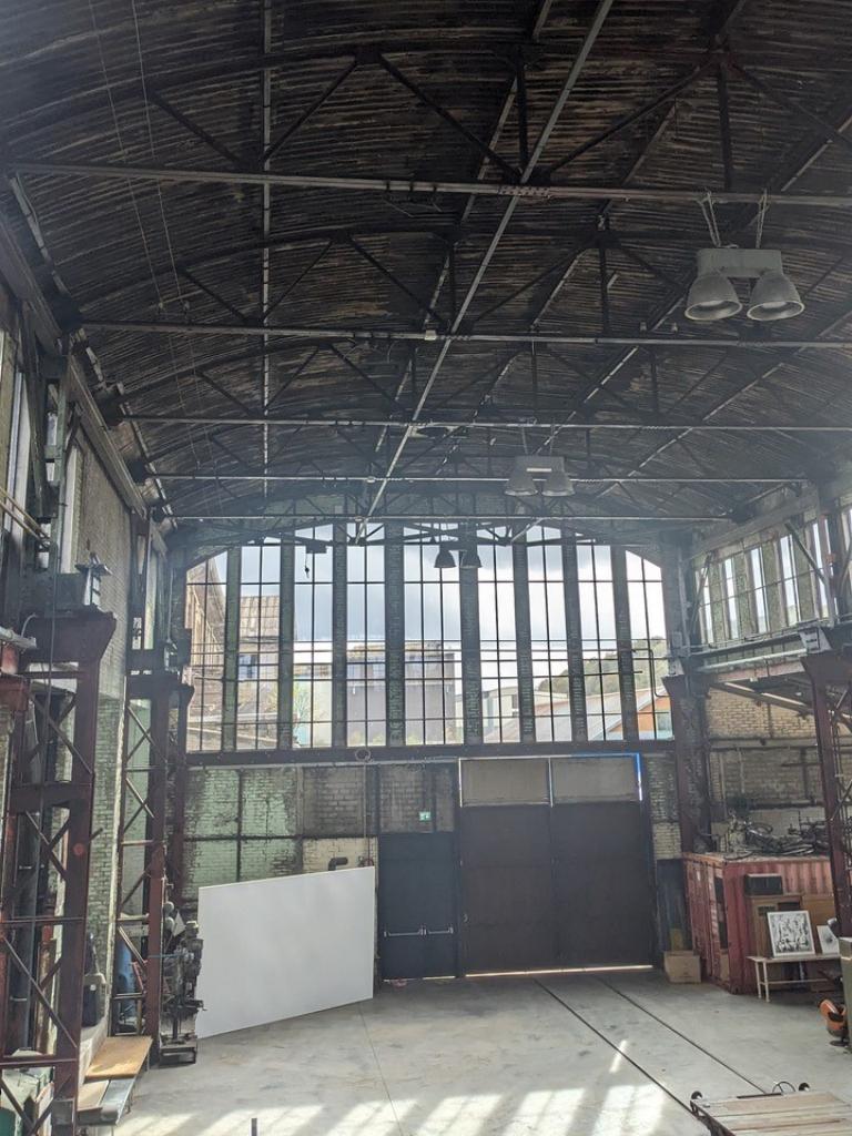 Interior view of the cloakroom and waggonage hall in Dudelange