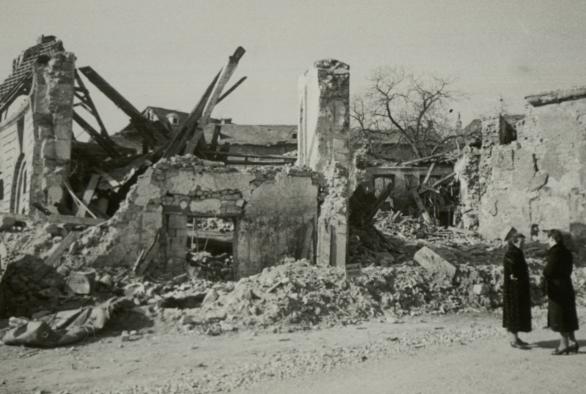 The secondary school in Echternach in ruins after the end of the battle. 