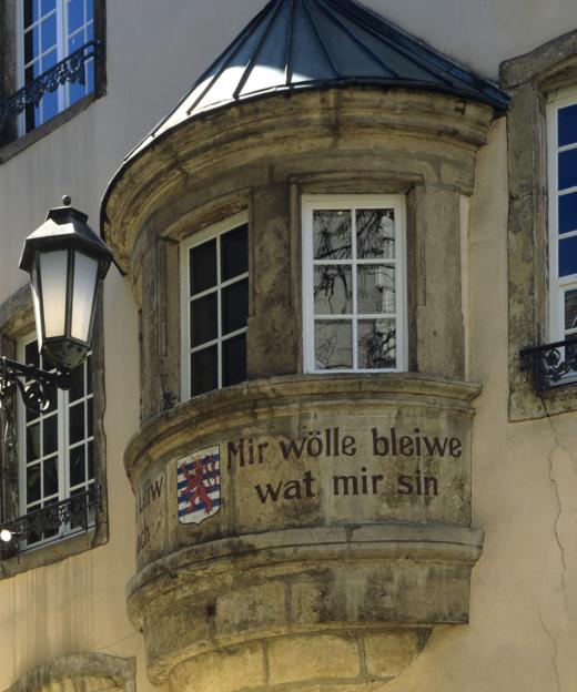 Inscription 'Mir wölle bleiwe wat mir sin' (we want to remain what we are)