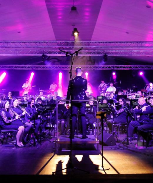 Brass music with a difference! Many clubs organise real shows to inspire their audience.