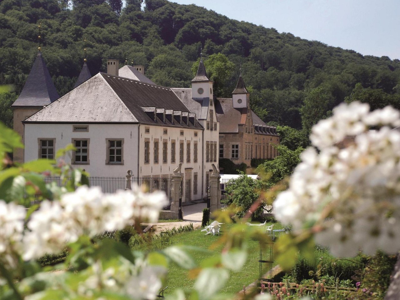 Image - Castle and park at Ansembourg