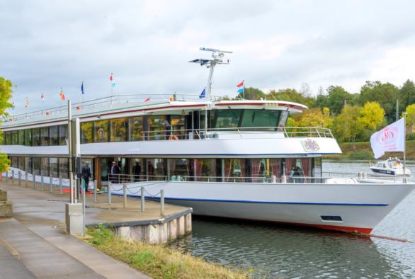 Whether on regular cruises or for special occasions, the riverboats on the Moselle always create a unique ambience.