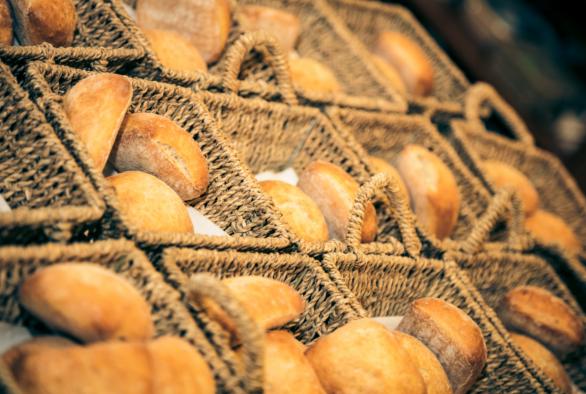 Bakers, chocolatiers, pastry cooks and caterers: the food sector is one of the craft trades. 