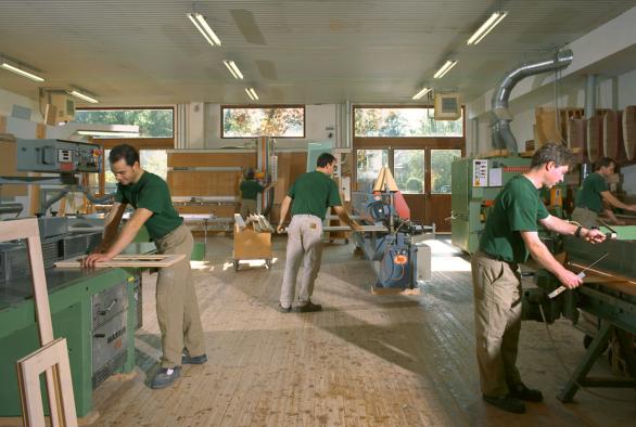 In Luxembourg, one person in five has a manual job.