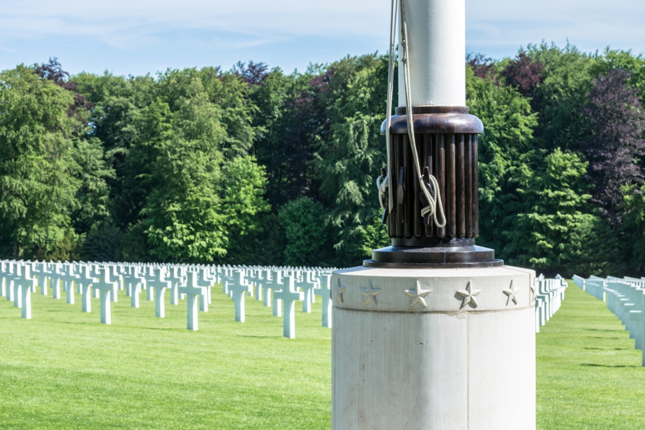 Le cimetière militaire américain à Luxembourg-Hamm est témoin du sacrifice de la jeunesse américaine pour la libération du Luxembourg à la fin de la Deuxième Guerre mondiale. 5.076 soldats américains y reposent, dont le général George S. Patton.