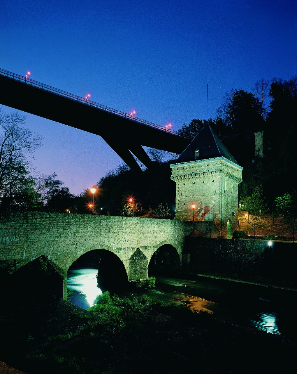 Tour Vauban, Pont Grande-Duchesse Charlotte (Pont Rouge) à Luxembourg