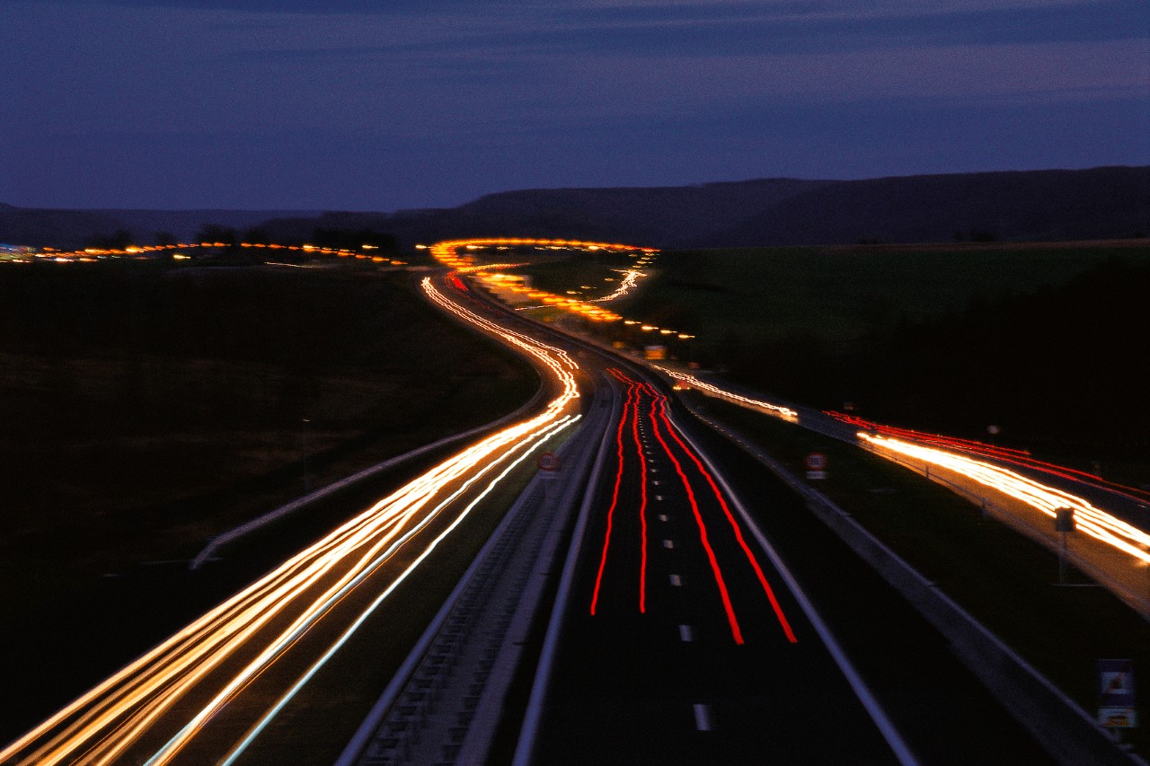 Trafic nocturne sur une autoroute luxembourgeoise