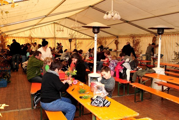 Chaque année, de nombreuses personnes participent aux activités de bricolage organisées au centre nature de Robbesscheier.