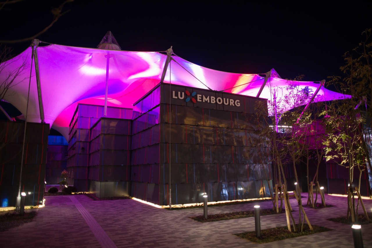 Photo nocturne du pavillon