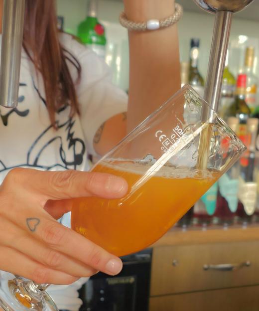 Bière fraîchement tirée à la pompe.