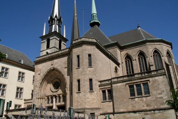 La cathédrale trouve ses origines dans l'ordre des jésuites
