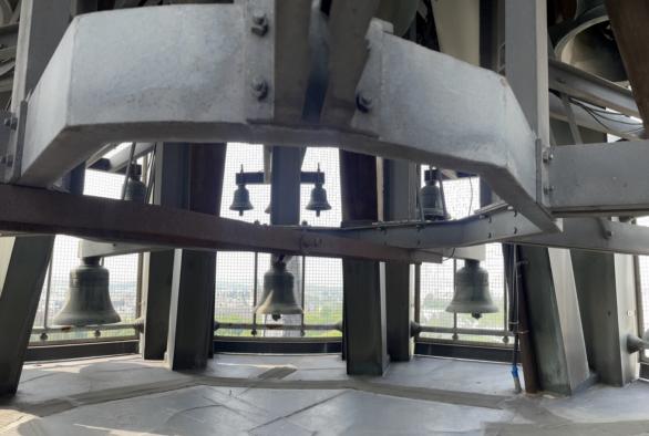 Le son du carillon fait partie du paysage sonore de la ville.