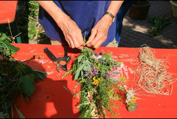 Un Wësch : un bouquet composé d'herbes, de céréales et de légumes du potager.