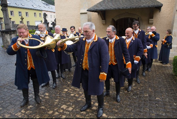 Il faut un certain contrôle du corps et du volume des poumons pour faire résonner la trompe de chasse.