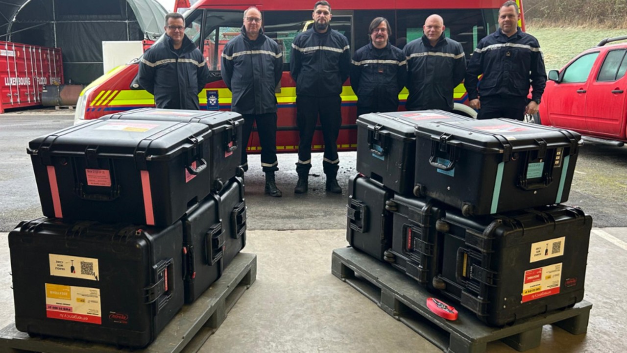 L'équipe du CGDIS en charge du transport des dispositifs vers Paris.