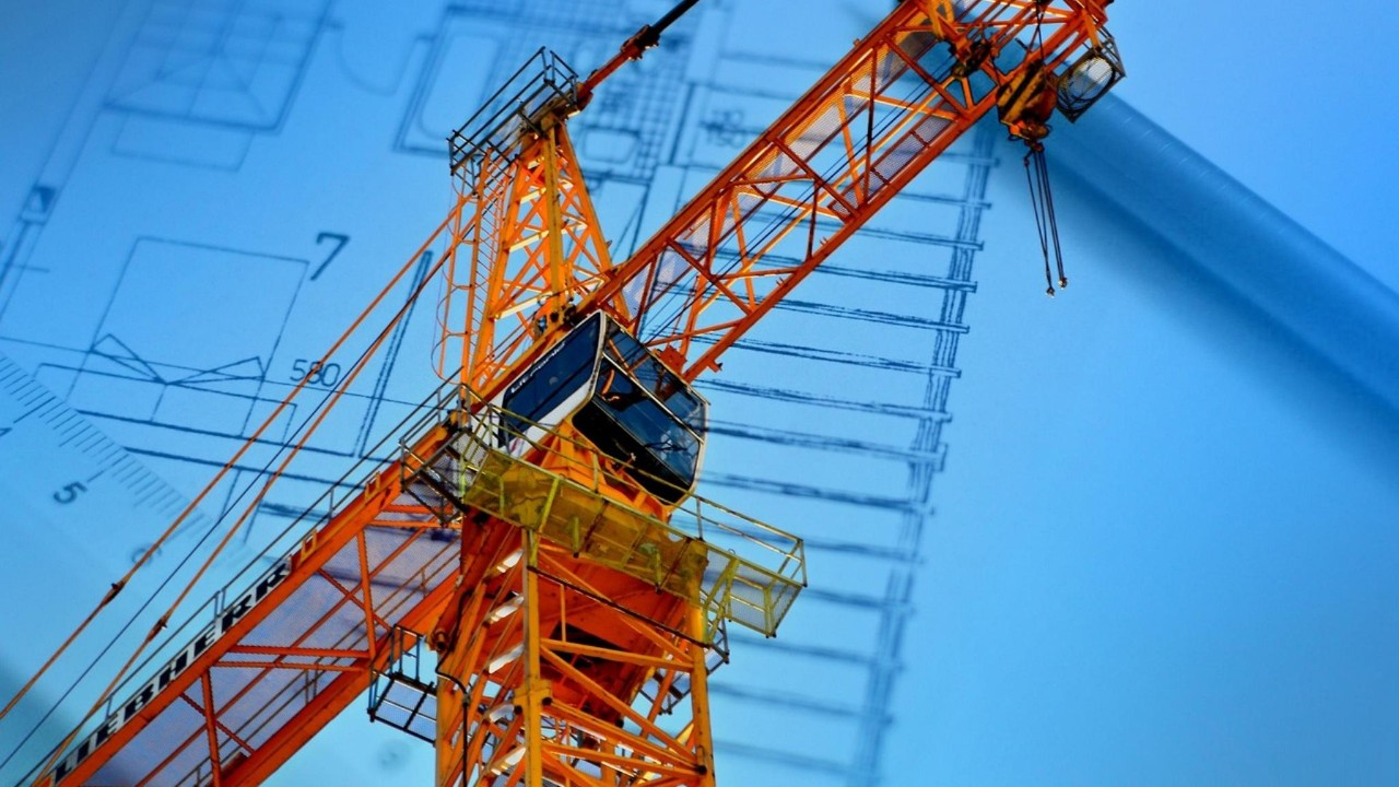 Les ingénieurs en construction et en génie civil, ainsi que les architectes, sont eux aussi en forte demande.
