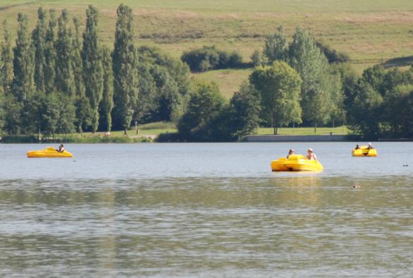 Prenez un bol d'air pur et détendez-vous en faisant du pédalo sur les lacs artificiels d'Echternach et de Weiswampach. 