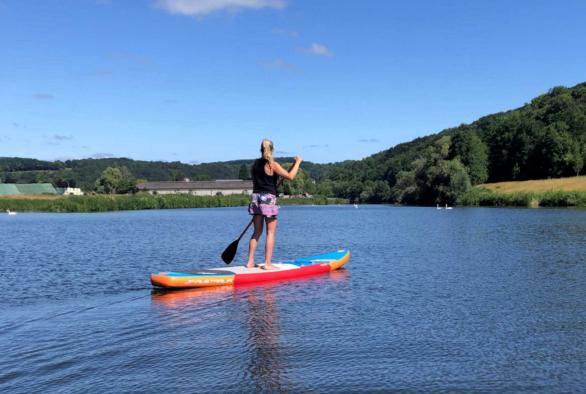 Le paddle est une activité sportive très en vogue. Au Luxembourg vous pouvez la pratiquer sur le Lac de la Haute Sûre ainsi que que sur les cours de la Sûre. 