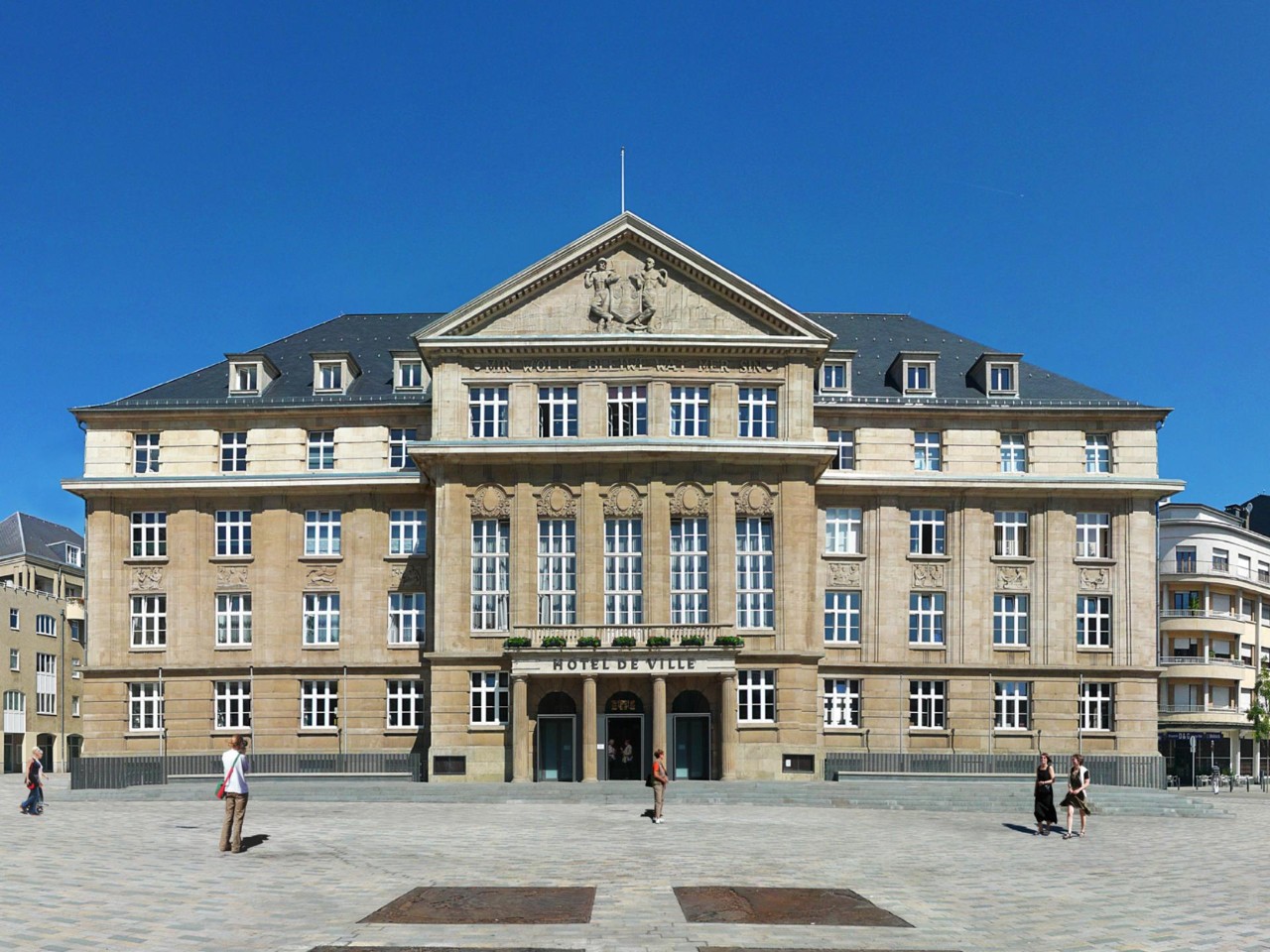 Image - Place de l'Hôtel de Ville à Esch-sur-Alzette