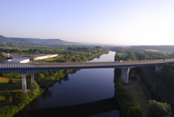 Depuis 2002, le Viaduc de Schengen fait la jonction entre le Luxembourg et l'Allemagne.